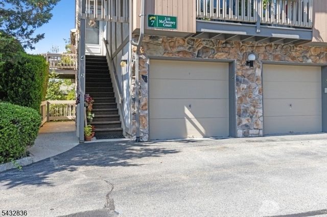 2 McChesney Ct 2, West Orange Twp., NJ 07052