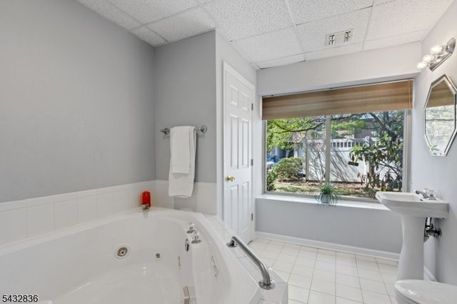 2 McChesney Ct 2, West Orange Twp., NJ 07052