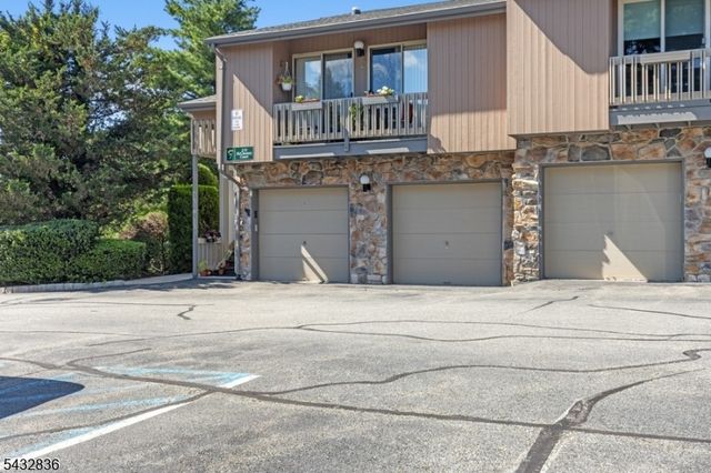 2 McChesney Ct 2, West Orange Twp., NJ 07052
