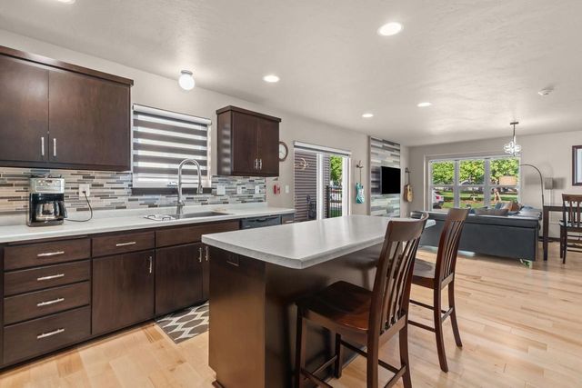 312 N VAN BUREN STREET, Green Bay, WI 54301