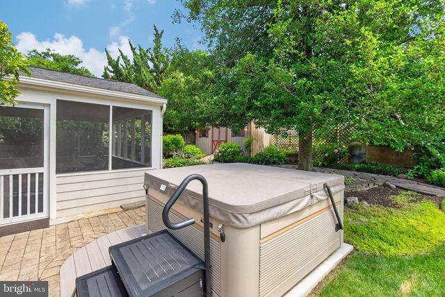 9701 LAWNDALE DR, Silver Spring, MD 20901