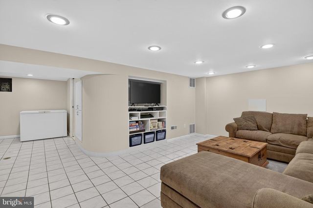 9701 LAWNDALE DR, Silver Spring, MD 20901