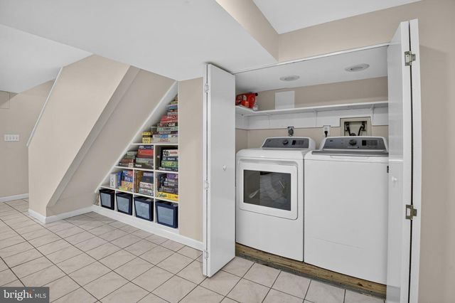 9701 LAWNDALE DR, Silver Spring, MD 20901