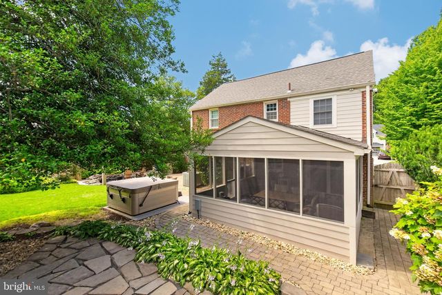 9701 LAWNDALE DR, Silver Spring, MD 20901