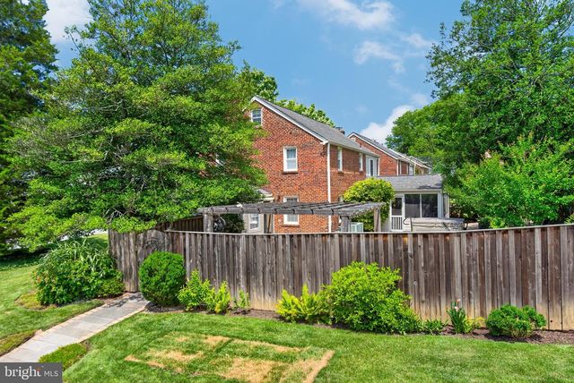 9701 LAWNDALE DR, Silver Spring, MD 20901