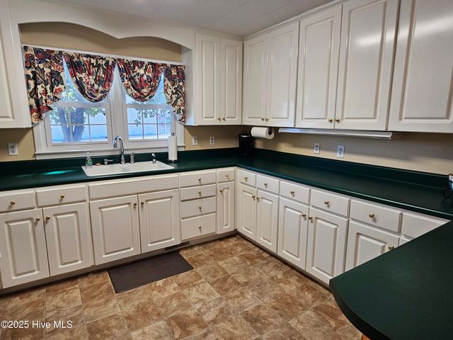 502 Raleigh Road, Clinton, NC 28328