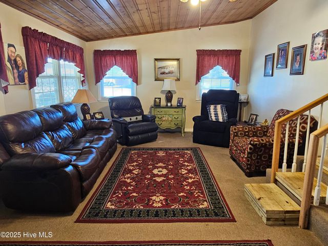 502 Raleigh Road, Clinton, NC 28328