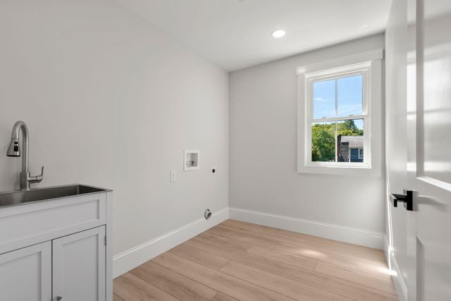 8 Senter Street, Salem, NH 03079