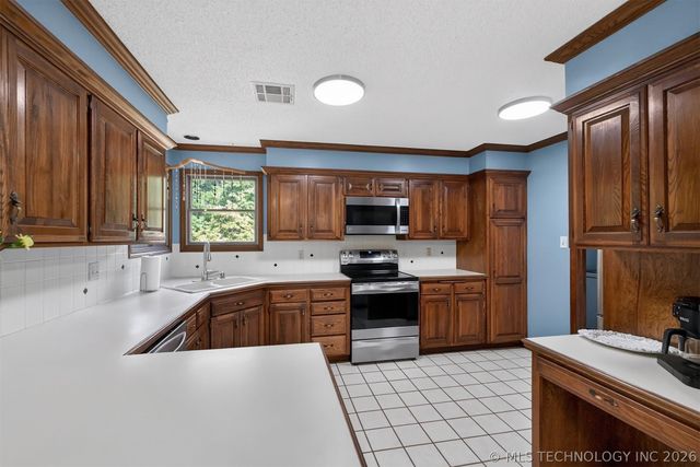 2917 Greenwood Court, Bartlesville, OK 74006