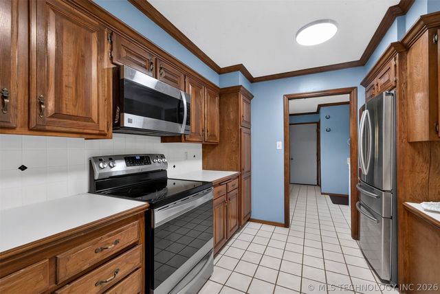 2917 Greenwood Court, Bartlesville, OK 74006