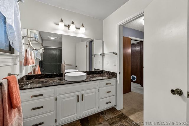 2917 Greenwood Court, Bartlesville, OK 74006