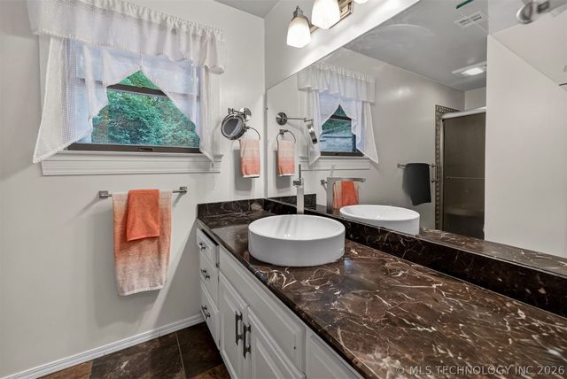 2917 Greenwood Court, Bartlesville, OK 74006
