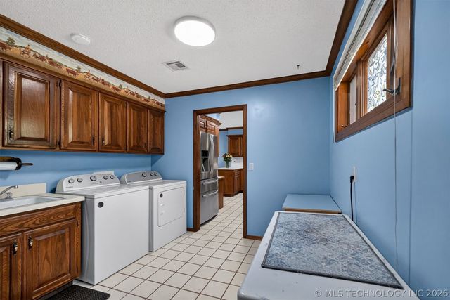 2917 Greenwood Court, Bartlesville, OK 74006