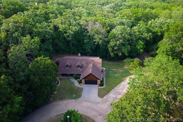 2917 Greenwood Court, Bartlesville, OK 74006