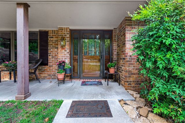 2917 Greenwood Court, Bartlesville, OK 74006