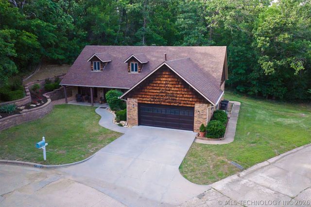 2917 Greenwood Court, Bartlesville, OK 74006