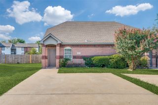 325 Queens Court S A, Mansfield, TX 76063