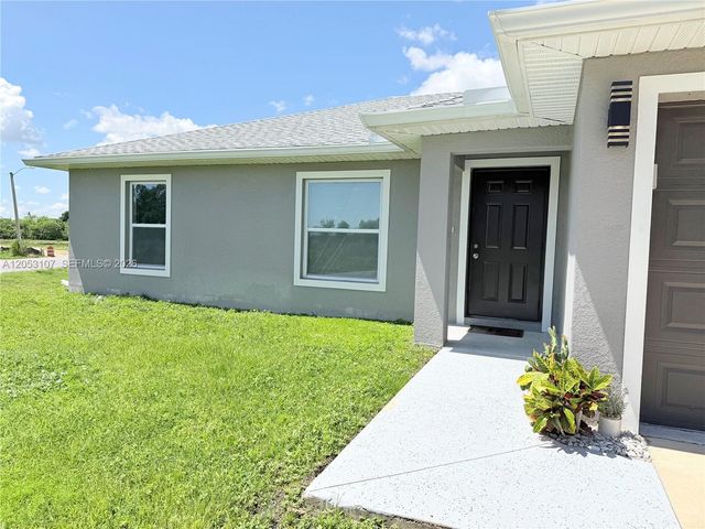 700 Connecticut Ln, Lehigh Acres, FL 33936