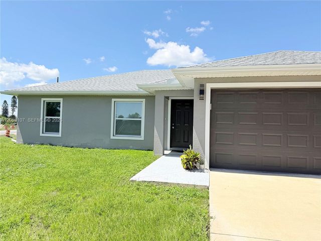 700 Connecticut Ln, Lehigh Acres, FL 33936