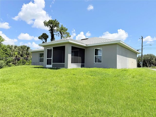 700 Connecticut Ln, Lehigh Acres, FL 33936