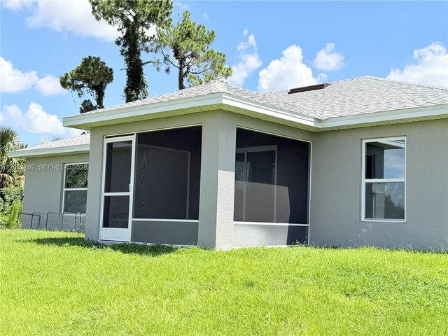 700 Connecticut Ln, Lehigh Acres, FL 33936