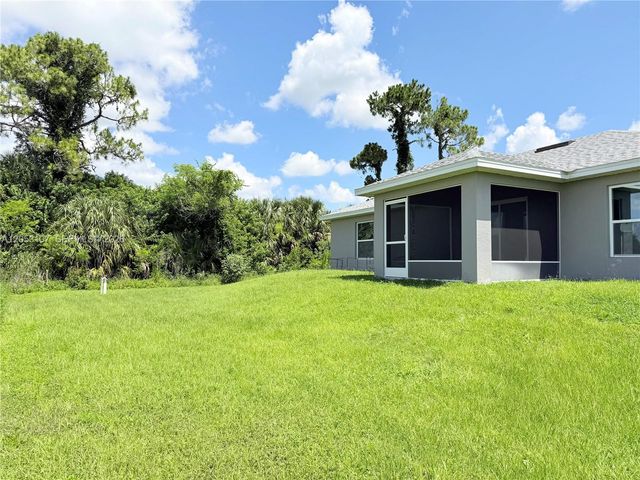700 Connecticut Ln, Lehigh Acres, FL 33936