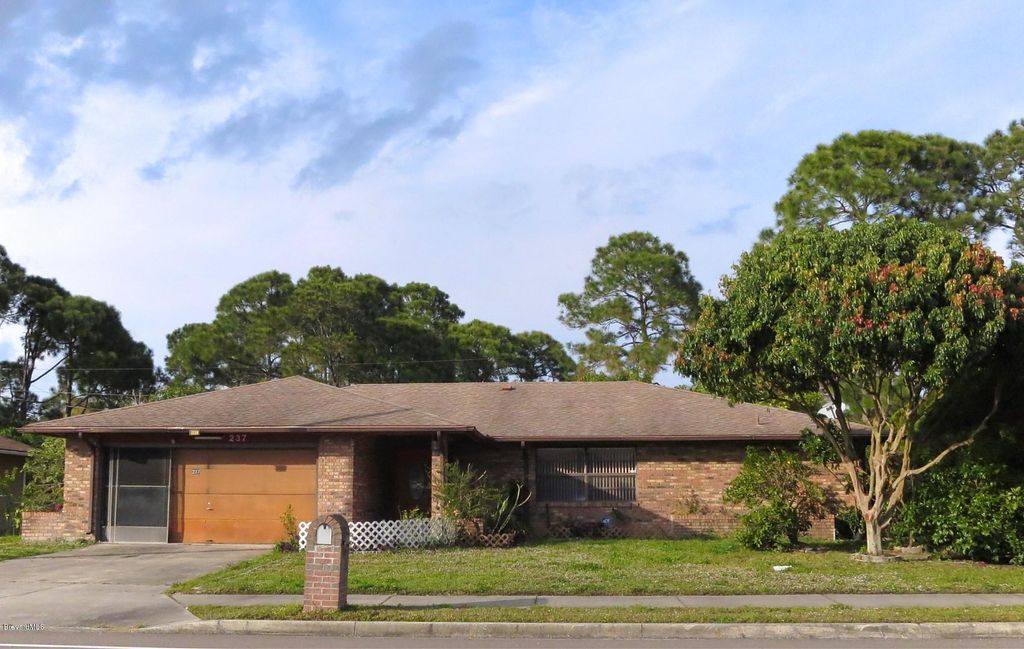 237 Emerson Drive NW, Palm Bay, FL 32907
