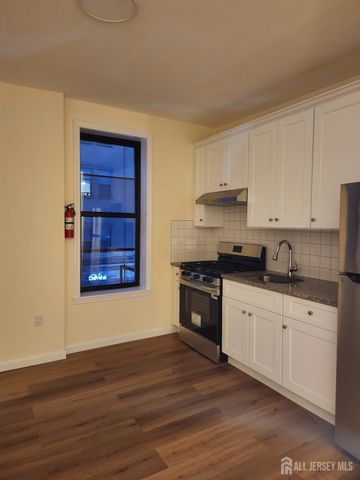 290 King Street 4, Perth Amboy, NJ 08861