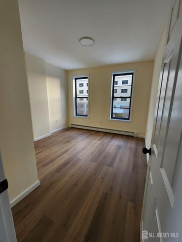 290 King Street 4, Perth Amboy, NJ 08861