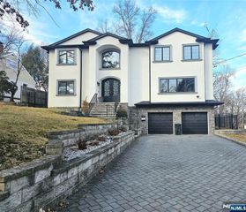 108 Serpentine Road, Demarest, NJ 07627