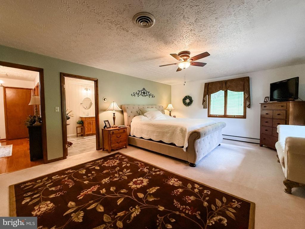 Image 18 of property listing at 10329 WINNERS LN NW, Frostburg, MD 21532