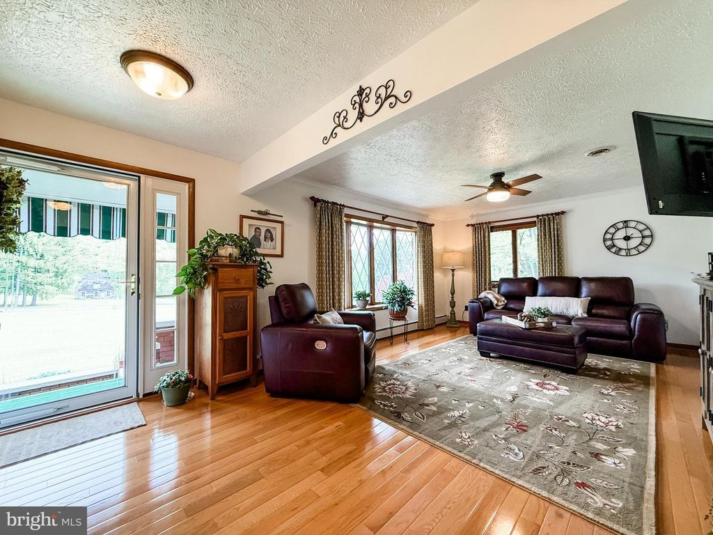 Image 7 of property listing at 10329 WINNERS LN NW, Frostburg, MD 21532
