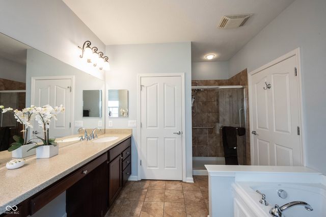 16275 Oakford Trail, Fishers, IN 46037