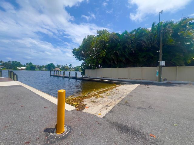 7306 Clarke Road, Lake Clarke Shores, FL 33406