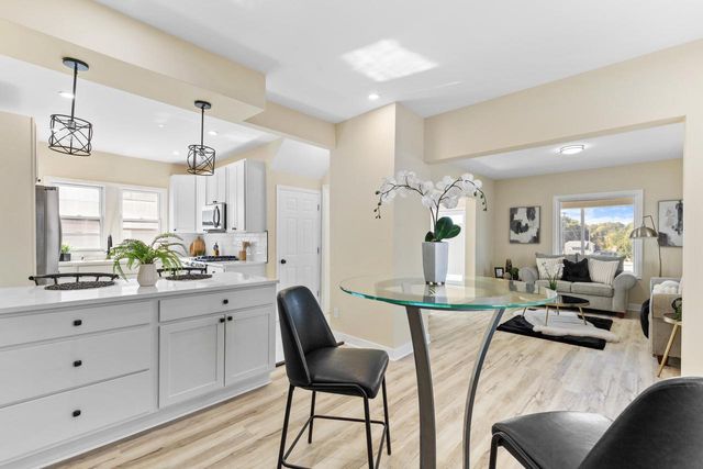 1037 White Rock AVENUE, Waukesha, WI 53186