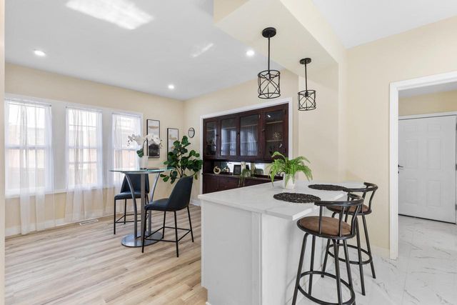 1037 White Rock AVENUE, Waukesha, WI 53186