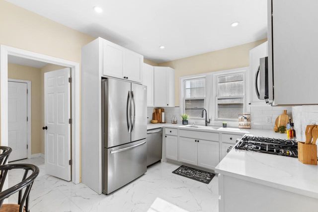 1037 White Rock AVENUE, Waukesha, WI 53186