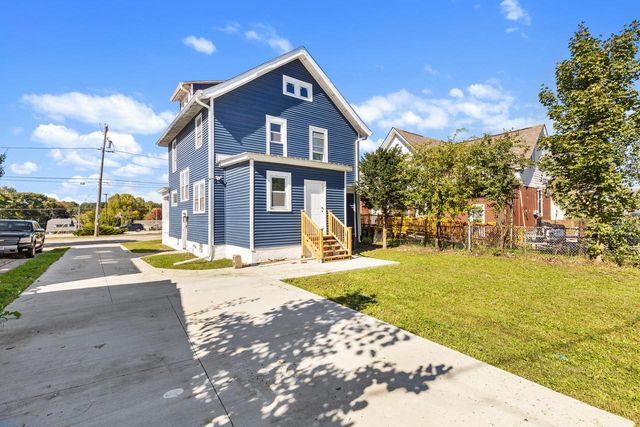 1037 White Rock AVENUE, Waukesha, WI 53186
