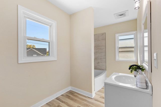 1037 White Rock AVENUE, Waukesha, WI 53186