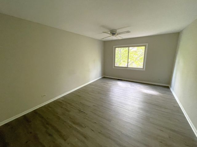 311 E Forest Knoll Drive, Palatine, IL 60074