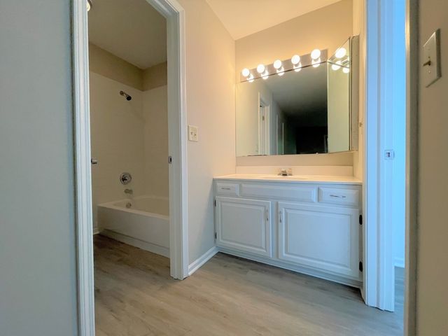 311 E Forest Knoll Drive, Palatine, IL 60074