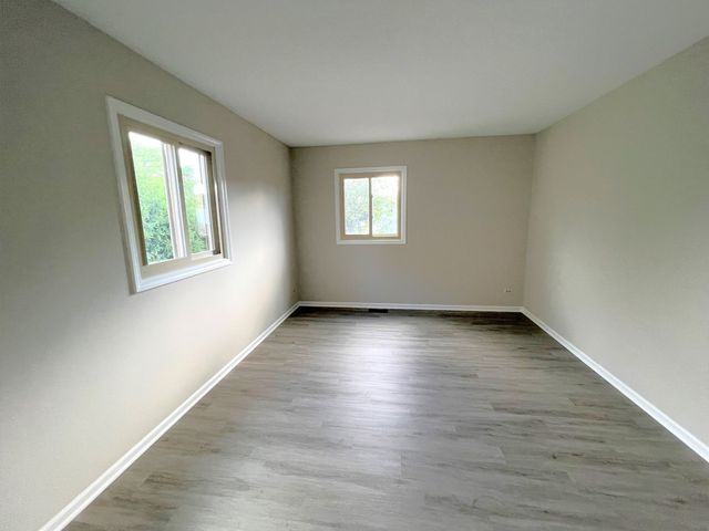 311 E Forest Knoll Drive, Palatine, IL 60074