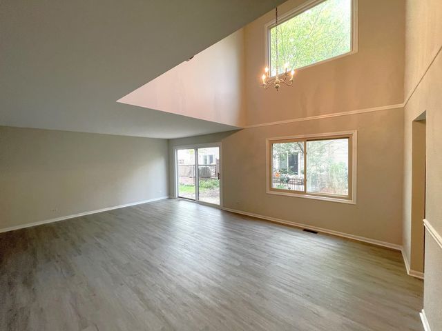 311 E Forest Knoll Drive, Palatine, IL 60074