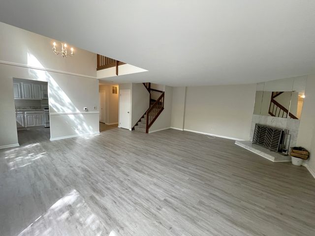 311 E Forest Knoll Drive, Palatine, IL 60074