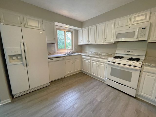 311 E Forest Knoll Drive, Palatine, IL 60074