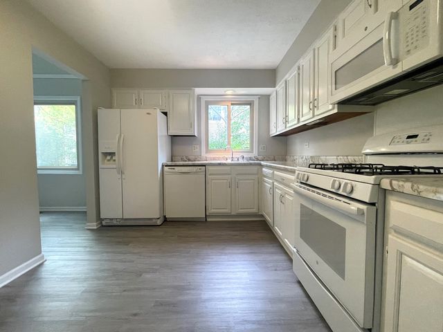 311 E Forest Knoll Drive, Palatine, IL 60074