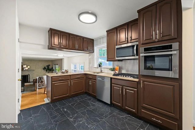3 SUSSEX CT, Potomac, MD 20854