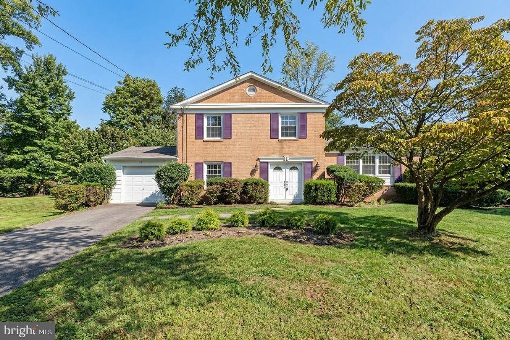3 SUSSEX CT, Potomac, MD 20854