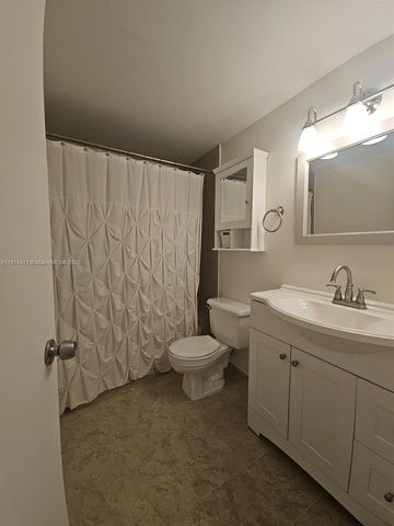 7870 SW 102nd Ln, Miami, FL 33156