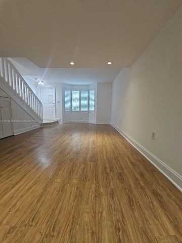 7870 SW 102nd Ln, Miami, FL 33156